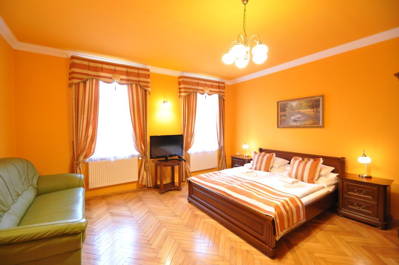 Pension Imperial Spa ยีชิน ภายนอก รูปภาพ