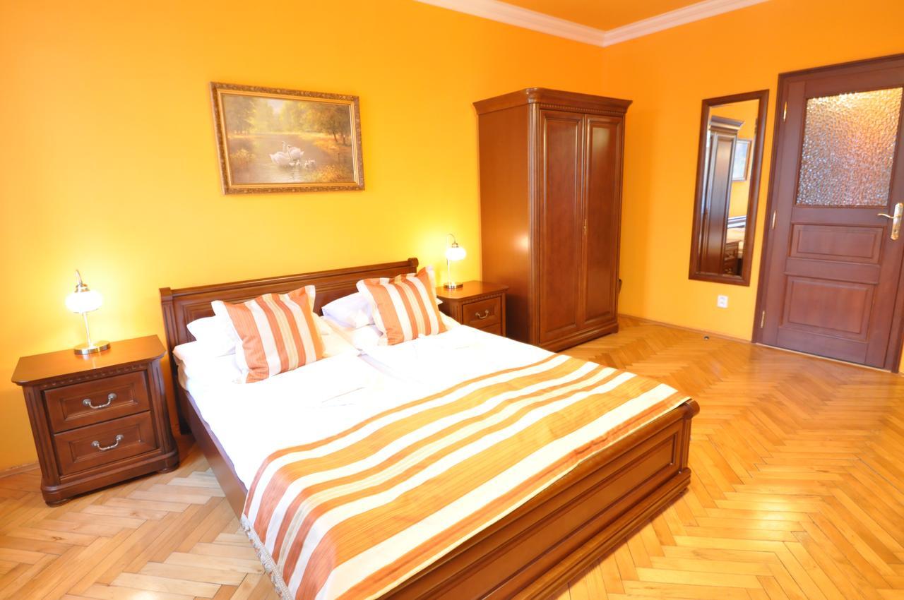 Pension Imperial Spa ยีชิน ภายนอก รูปภาพ